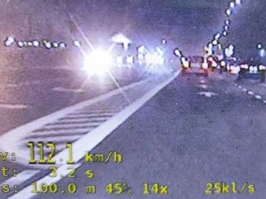 Kadr z nagrania miernika prędkości.