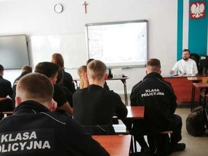 Uczniowie klasy mundurowej.