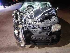 Samochód marki Volkswagen. Pojazd ma rozbity przód.