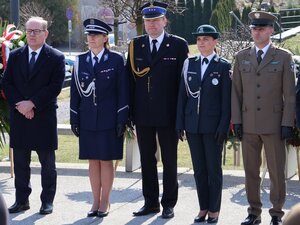 Inspektor Małgorzata Fąfara I Zastępca Komendanta Wojewódzkiego Policji w Rzeszowie w Sadzie Pamięci w Markowej.