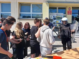 Policjanci prowadzą działania profilaktyczne