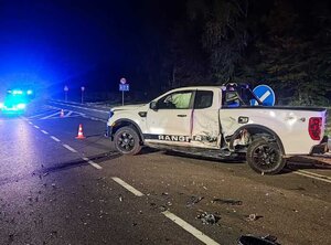 Pojazd marki Ford z uszkodzonym bokiem